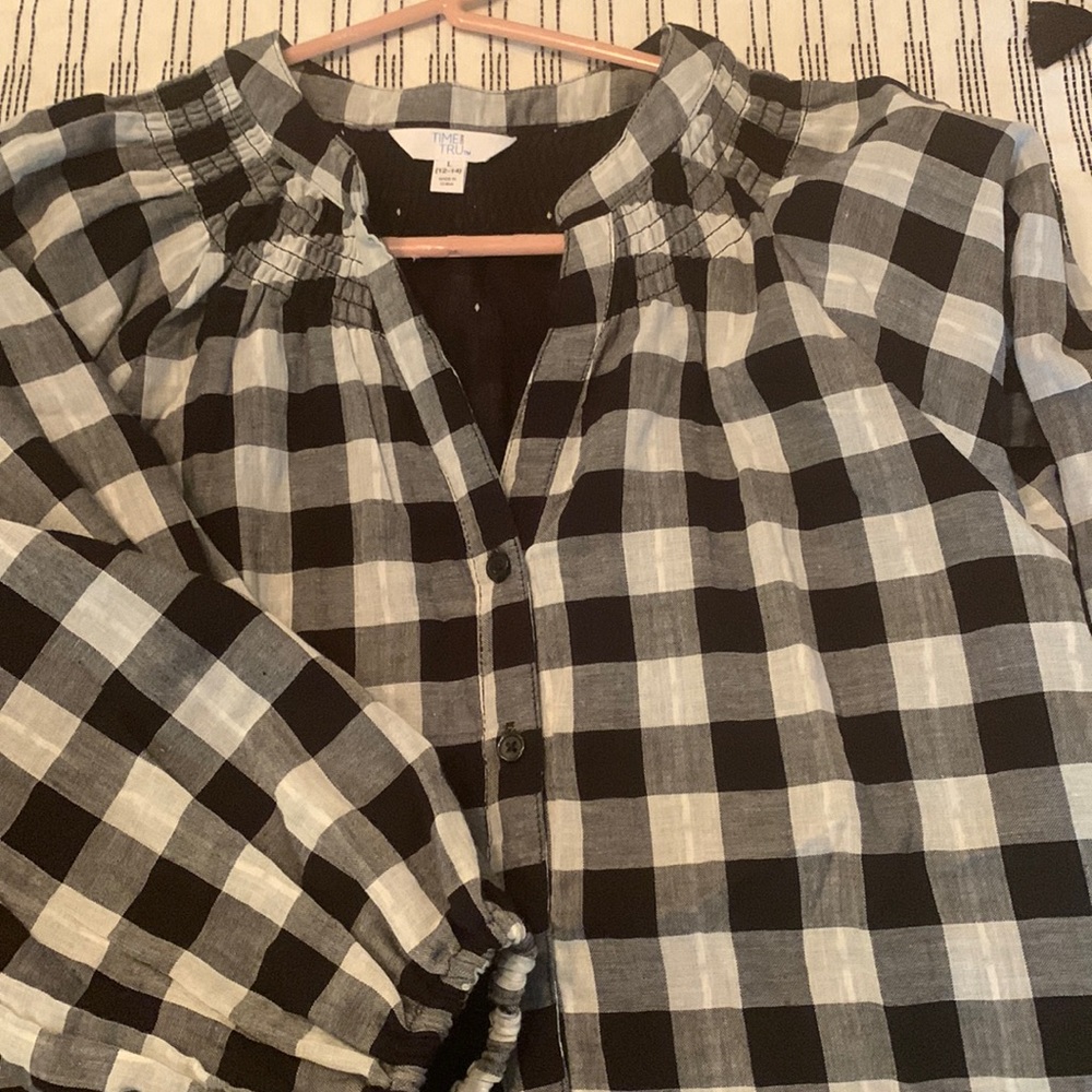 Black/white blouse, size Large, new